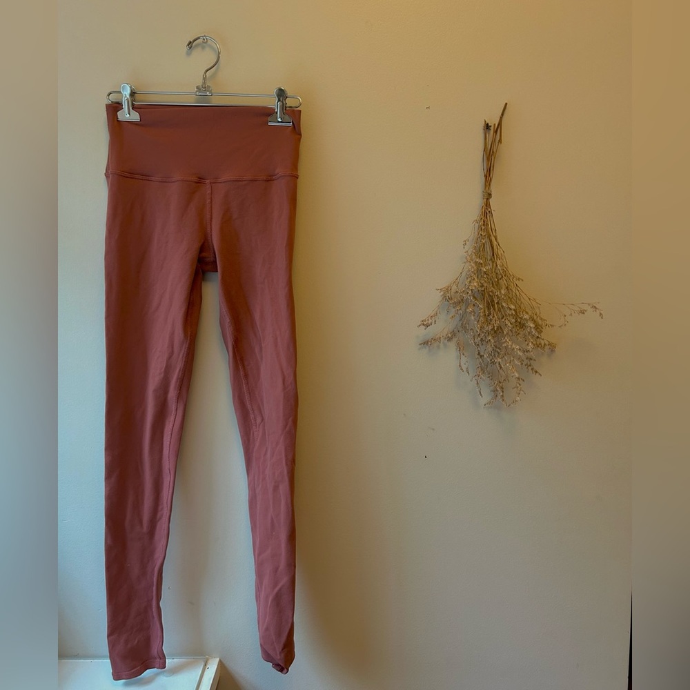 alo yoga leggings